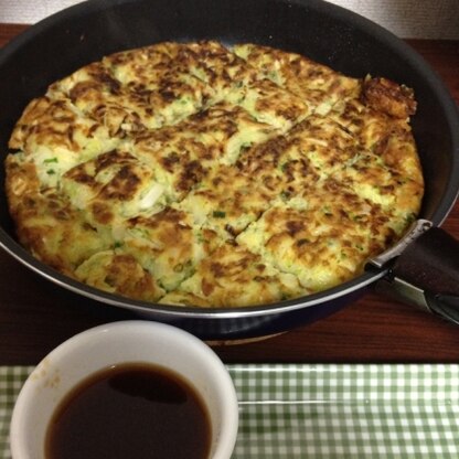 ポン酢で食べるとさっぱりしていて、食べやすいです☆美味しくなるコツで薄く焼くと書いてあったのですが厚焼きにしてしまいました…。